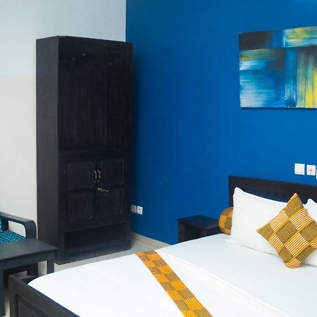 Hotel Seaside Ломе Экстерьер фото