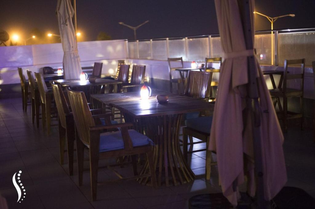 Hotel Seaside Ломе Экстерьер фото