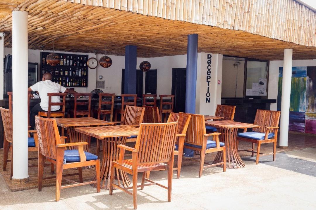 Hotel Seaside Ломе Экстерьер фото